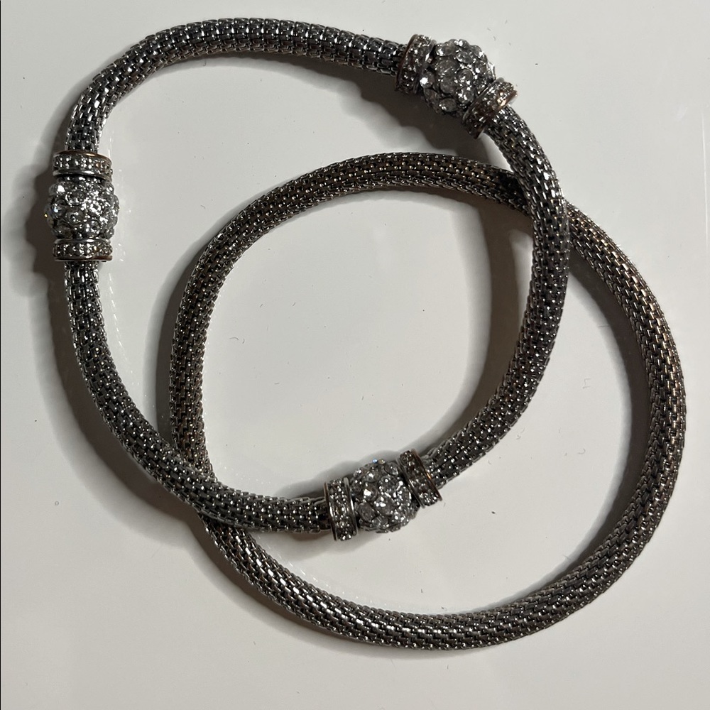 The Limited- Silver stretchy bracelet stack